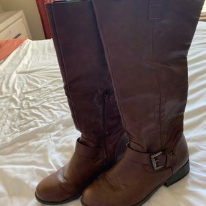 Brown tall winter boots, size 9